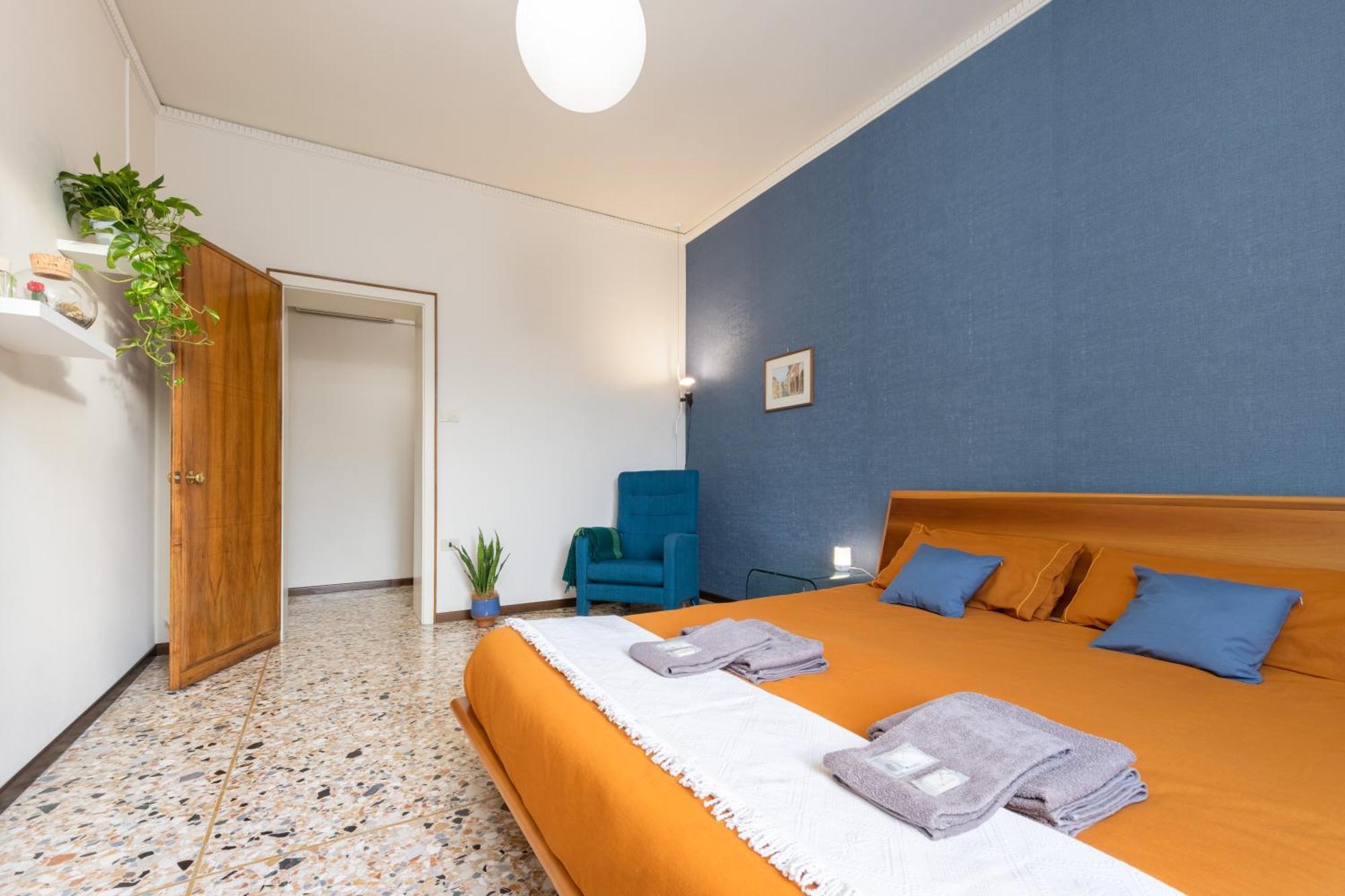 Large Bedroom, En-Suite Bathroom Treviso Buitenkant foto